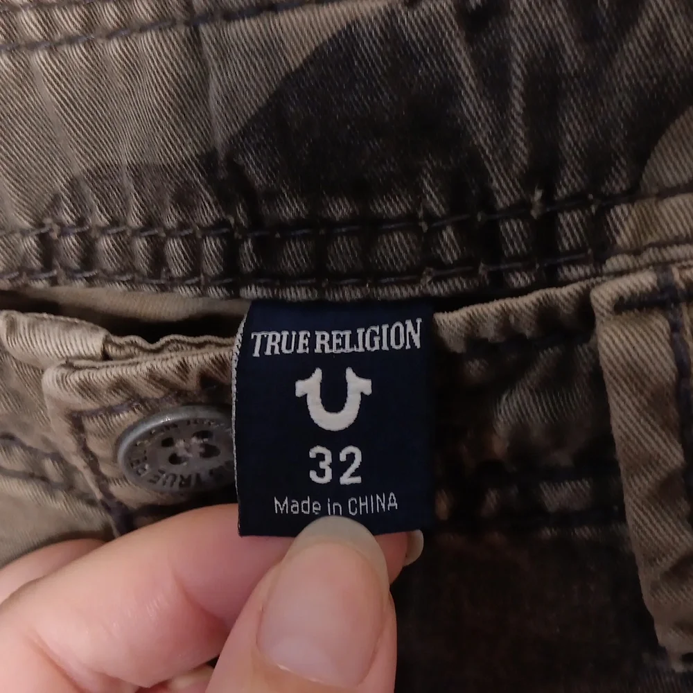 True Religion Camo Cargo Shorts Y2K Size 32